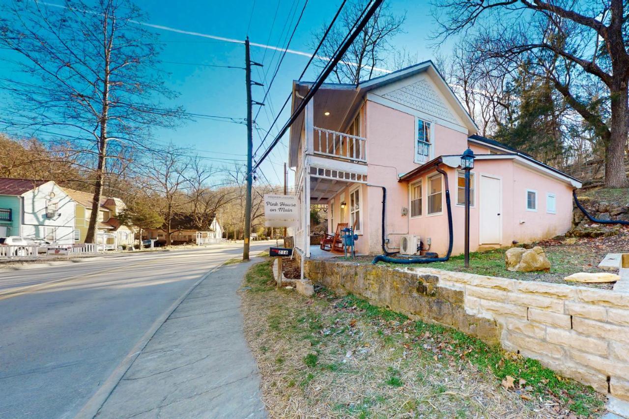 The Pink House On Main - Lower Eureka Springs Extérieur photo